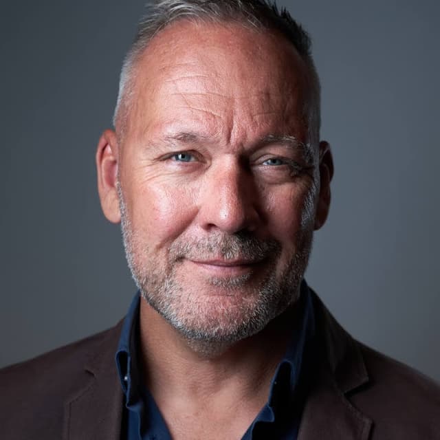 Portrait de Sébastien Bourgne, fondateur d'EMC Décalaminage